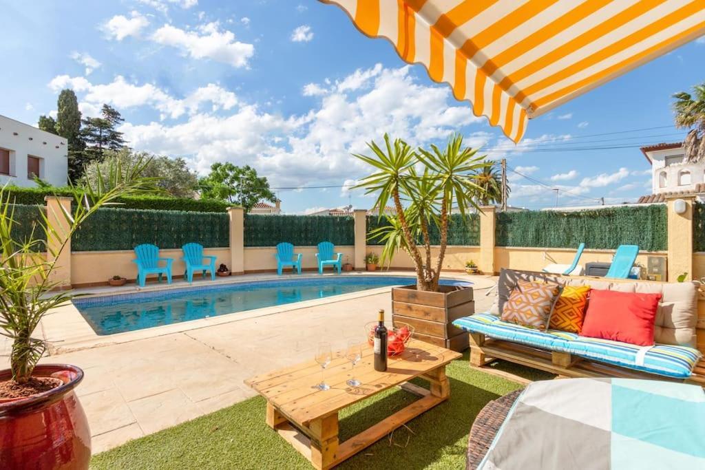 S46-Casa De Vacaciones Climatizada Con Piscina, En El Centro Junto Al Mar, Barbacoa Y Wiifi Empuriabrava Esterno foto