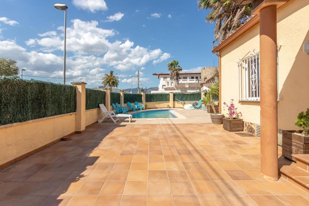 S46-Casa De Vacaciones Climatizada Con Piscina, En El Centro Junto Al Mar, Barbacoa Y Wiifi Empuriabrava Esterno foto