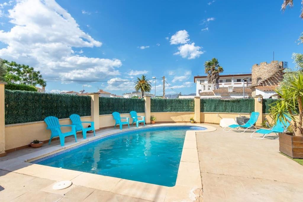 S46-Casa De Vacaciones Climatizada Con Piscina, En El Centro Junto Al Mar, Barbacoa Y Wiifi Empuriabrava Esterno foto