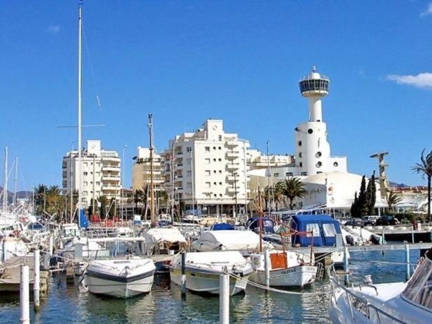 S46-Casa De Vacaciones Climatizada Con Piscina, En El Centro Junto Al Mar, Barbacoa Y Wiifi Empuriabrava Esterno foto