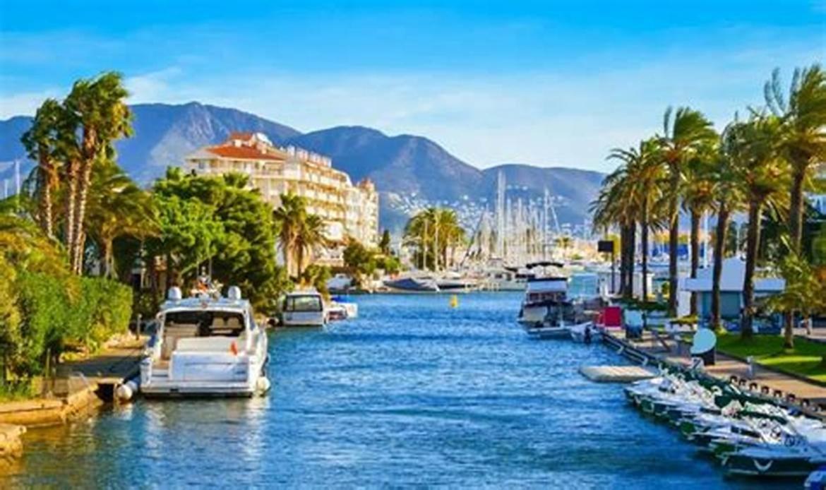 S46-Casa De Vacaciones Climatizada Con Piscina, En El Centro Junto Al Mar, Barbacoa Y Wiifi Empuriabrava Esterno foto